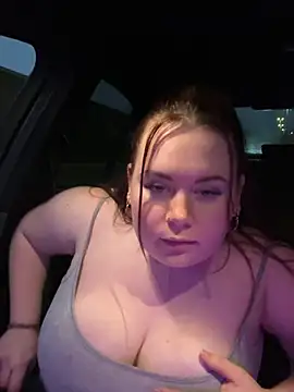 ItsLittleLola - Show My Pussy In Doggy
