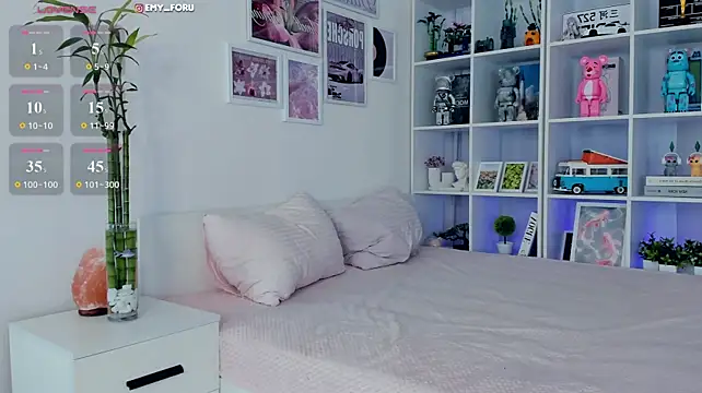 Emilyrighter1 - Air kiss