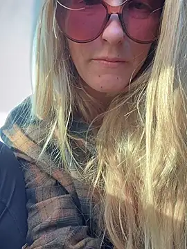 GoldenFlameGoddess - Booo! 👻