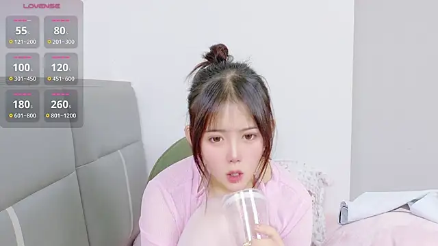 UU-uuu - 比奶心（露点） V腿 打屁屁5下 赠送国王小粉链接2分钟