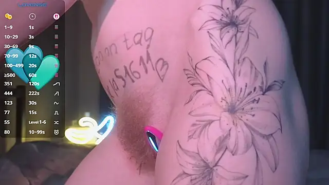 Alicekek - SQUIRT ON PUBLIC