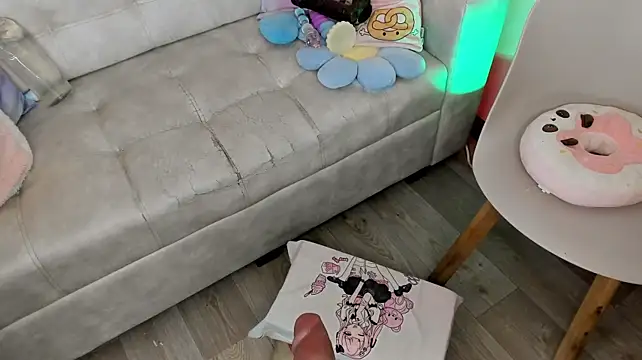 Tinysara - GET NAKED + DANCE FOR YOU