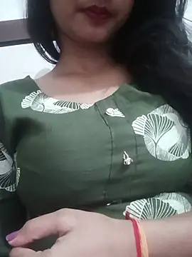 Avii5 - Showing boobs