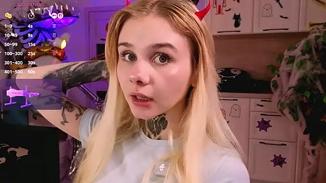 Britney_Lynch - Showing naked boobs +ahegao