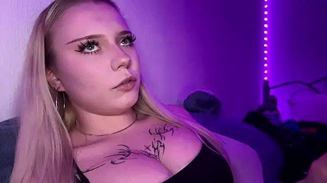 KyraBumbray - Send Hot Photo in PM