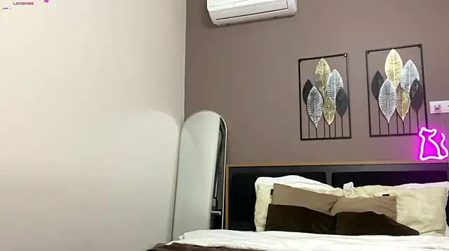 KatryVens - Polish my cute tits