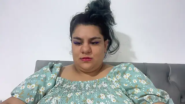 YourCurvyFantasy - Chatting and Flashing
