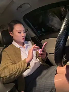 Xingchen-002 - 裸胸开車5分鐘