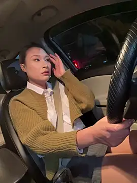 Xingchen-002 - 裸胸开車5分鐘