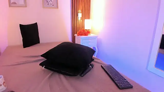 Chloebrunnie - Striptease wih a sexy song ♥