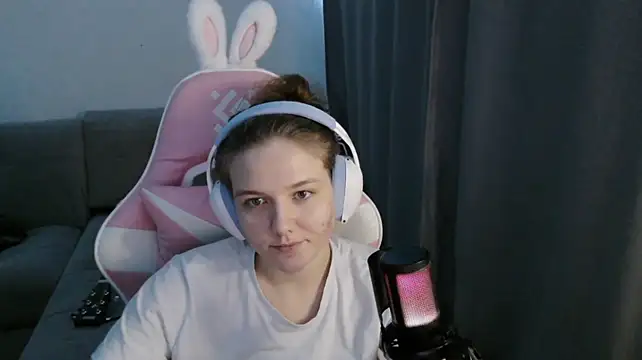 HelenMo0n - cute air kiss