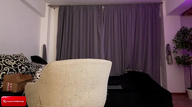VioletVIP - Last tipper gets a surprise vid +3 pics