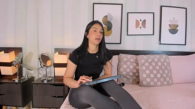 Lexis_Walker - SPREAD ASS WITH BOTH HANDS😍