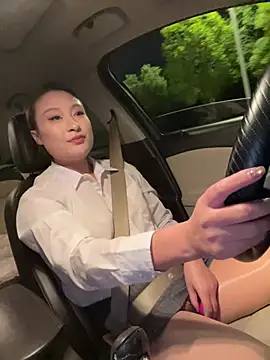 Xingchen-002 - 裸胸开車5分鐘