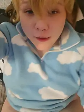 Wehavepussies_xoxo - doggy pose closeup (mmm lips)