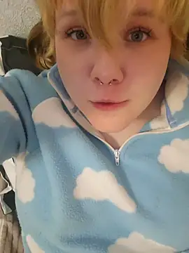 Wehavepussies_xoxo - doggy pose closeup (mmm lips)