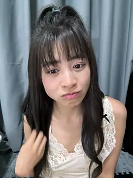Yiyiya520 - 练习舔棒棒