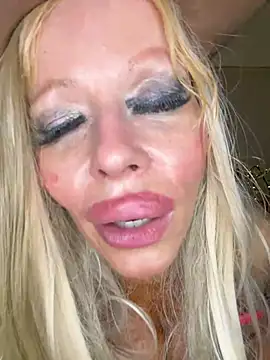 Pammybarbwire - Camel toe tease (2 min)