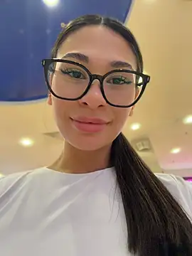 Aria51 - rub pussy on pants near people MALL