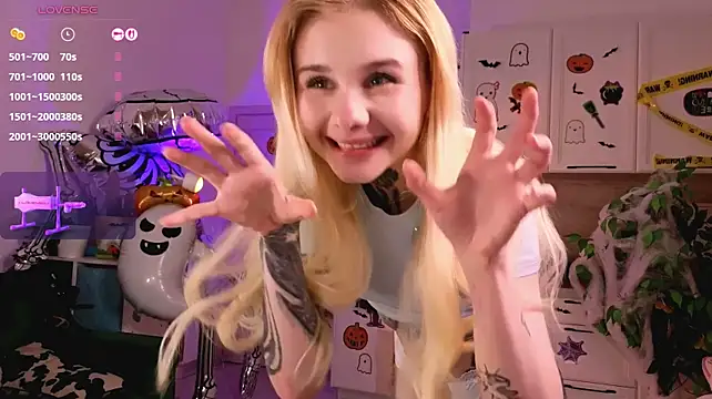 Britney_Lynch - Showing naked boobs +ahegao