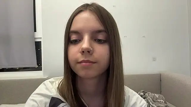 LisaPorse - show feet + cute wink