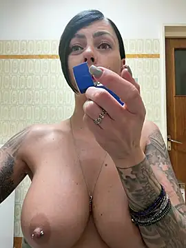 1HelenRose - finger pussy on camera