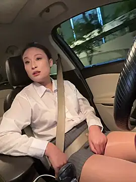 Xingchen-002 - 裸胸开車5分鐘