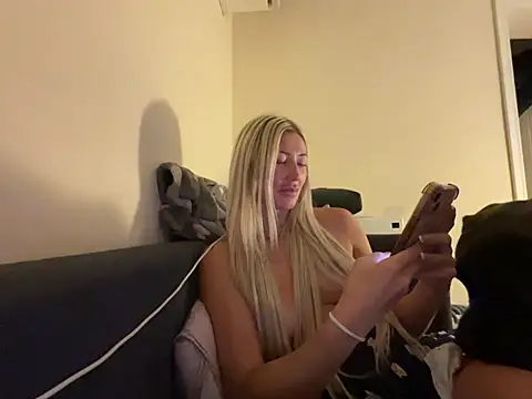 Blondeychiaraxo - Ride dildo 😈