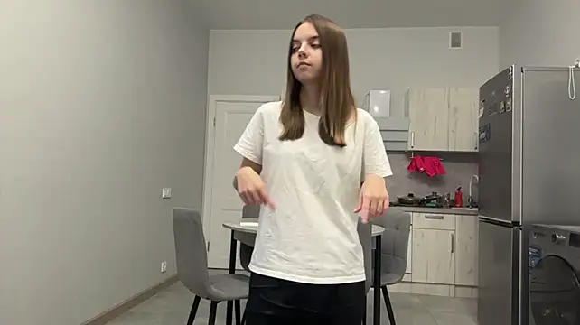 LisaPorse - show feet + cute wink