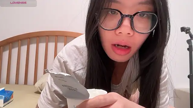 Nooneknowspoppy - rub tits