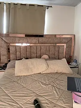 Suis_evangeline - DILDO IN PUSSY