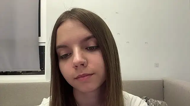 LisaPorse - show feet + cute wink