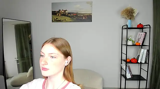 ShantaeClaybourn - Up T-shirt and bounce boobs