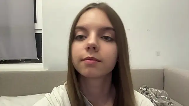 LisaPorse - show feet + cute wink