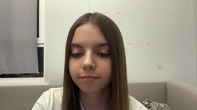 LisaPorse - show feet + cute wink