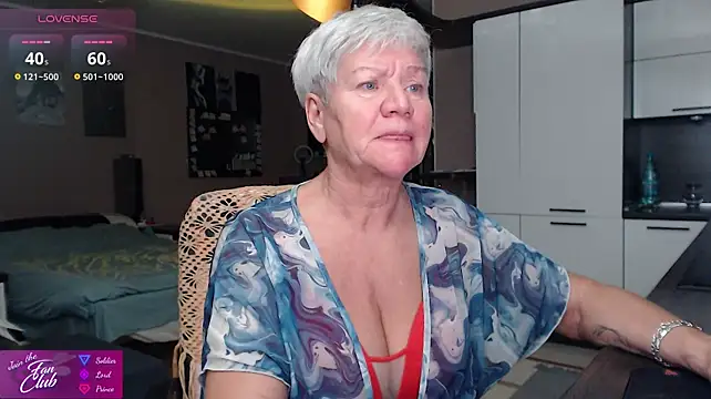 Roxana_brooks - oil on my naked boobs