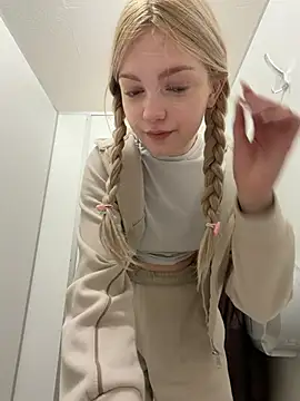 Elsawhere - show my cute white bra 🤍