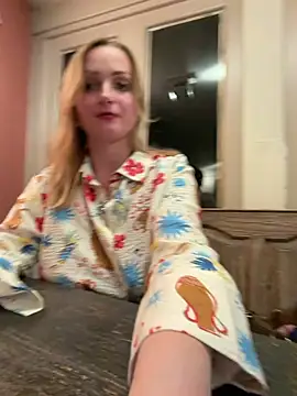 SaintlyRiskyAnnebelle - In pubGo stranger flash boobs and touch