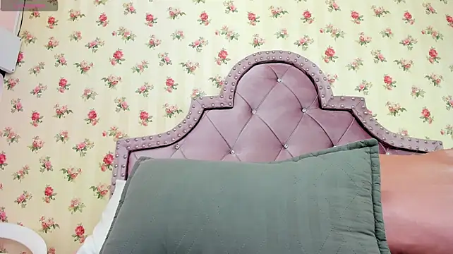 Ariana_moon00 - SHOW FEET FOR 5