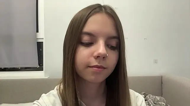 LisaPorse - show feet + cute wink