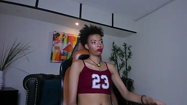 Kiara_Kamau_XXX - suck fingers close up