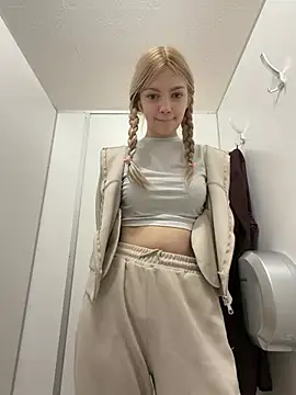 Elsawhere - play with straps of panties in toilet 🤫