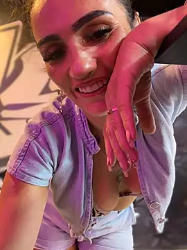 Samantha_bigboobs - Fingers in my pussy in the dressing