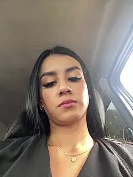 Lau_val69 - Make me vibrate in public