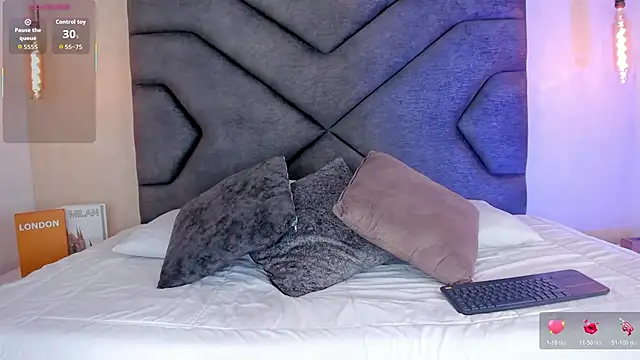 Liinda_Saenz - Shake big Ass + 5 Hard Spank Ass