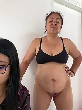 Alissonfernandez_ - Nana spanks her ass shh