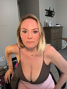 Natural_DDD - tits out