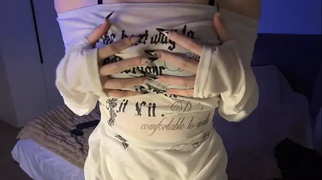 Askalissa - squezze boobs