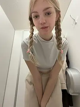 Elsawhere - show such a cute panties in front 🤍