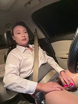 Xingchen-002 - 裸胸开車5分鐘